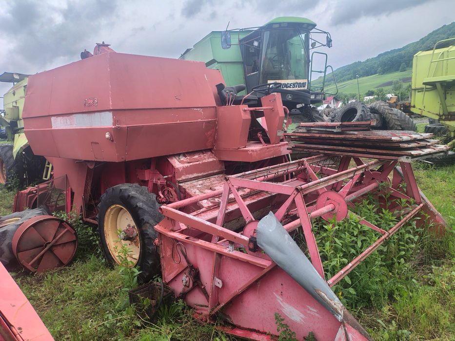 Dezmembrez Combine Agricole