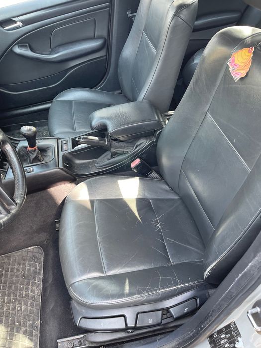 BMW seria 3/ motor 2l turbodiesel cu 150 CP/ navi/ interior din piele/ comenzi pe volan/ climatronic/ cutie de viteze manuala/ inmatriculat in Romania