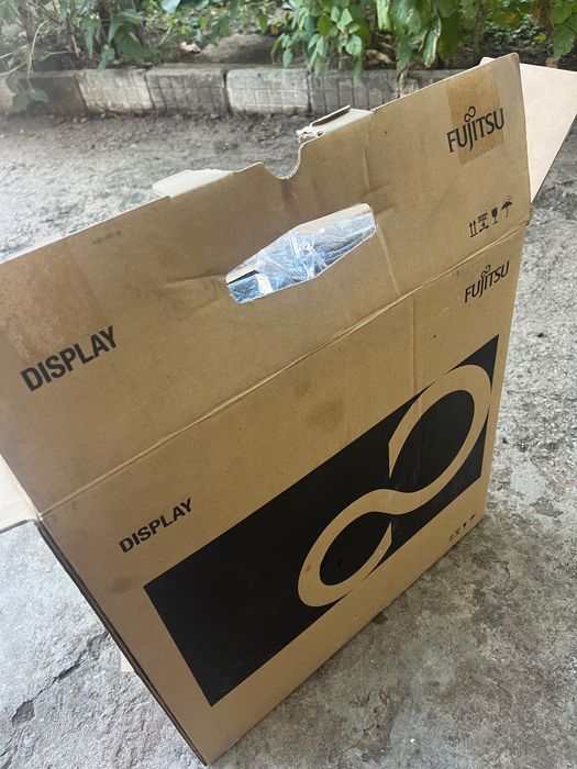 !!ЧИСТО НОВ !! Монитор-Fujitsu e19-6 led