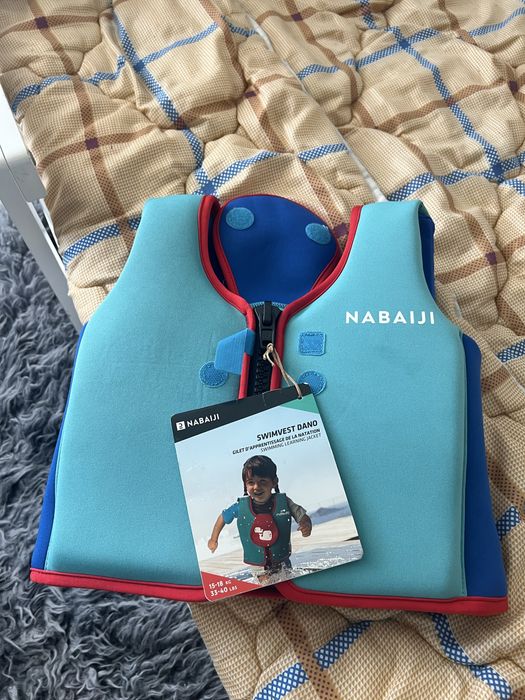 Vand vesta copii de la Decathlon pentru inot