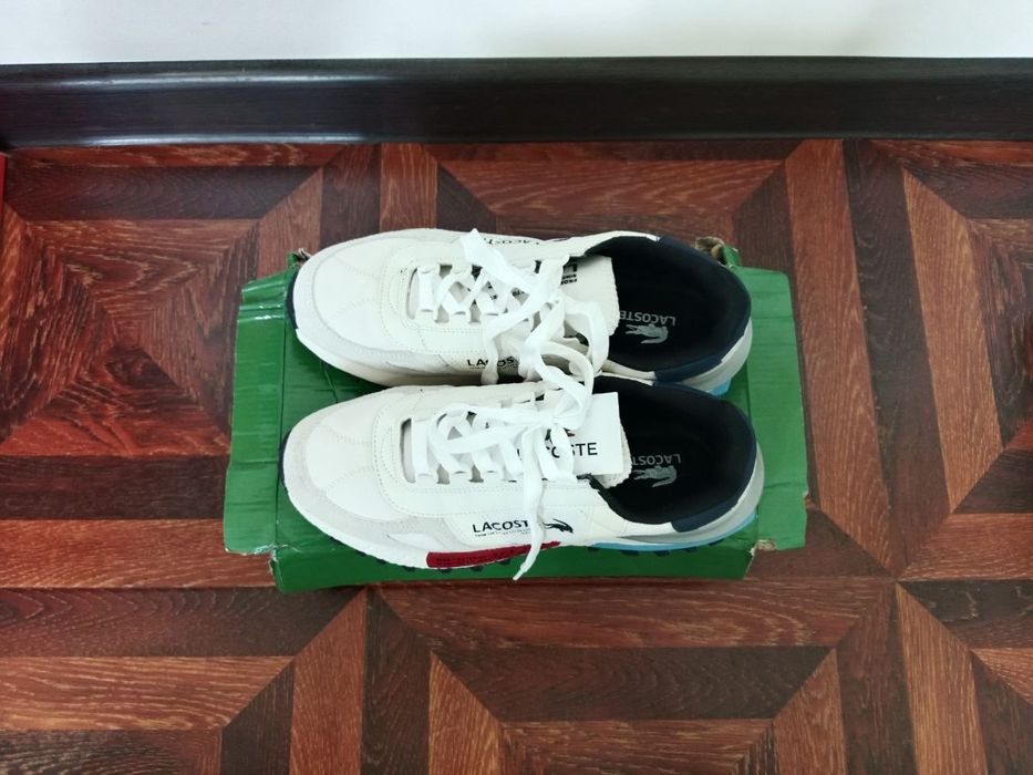 Продам абсолютно новые кроссовки Lacoste