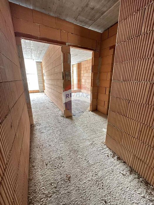 Продава се Двустаен апартамент в Варна, Цветен квартал - 73 кв.м за 1548 €/кв.м - Снимка #5