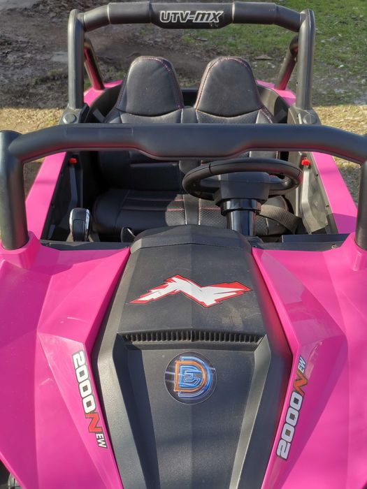 Акумулаторен джип  с два  кумулатора по 12 волта.