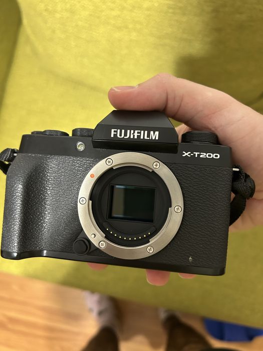 Fujifilm X-T200  24.2 MP Kit cu Obiectiv 15-45mm Black