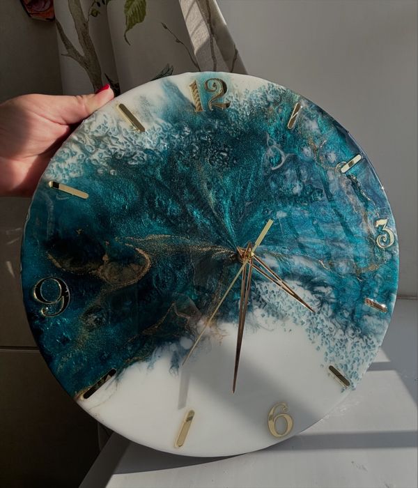 Часы ручной работы
