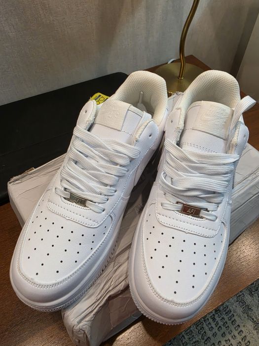Новые кроссовки Nike