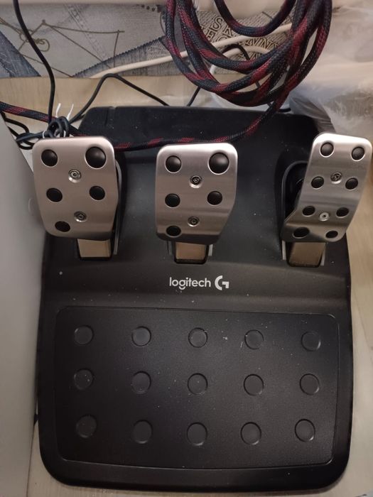 Logitech G29 с коробкой передач в комплекте