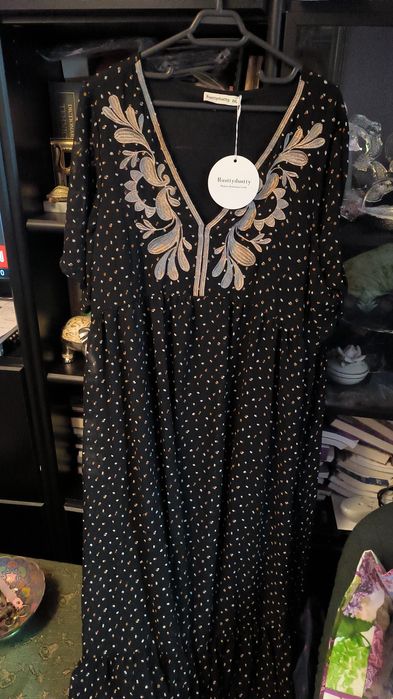 Rochie lunga din voal cu broderie aurie