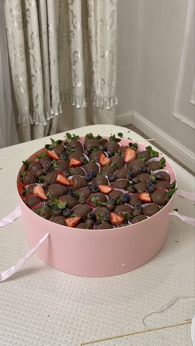 клубника в шоколаде , букет