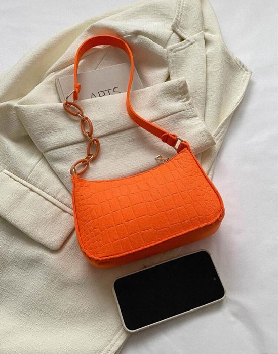 Мини дамска чанта в оранжево крокодилски принт