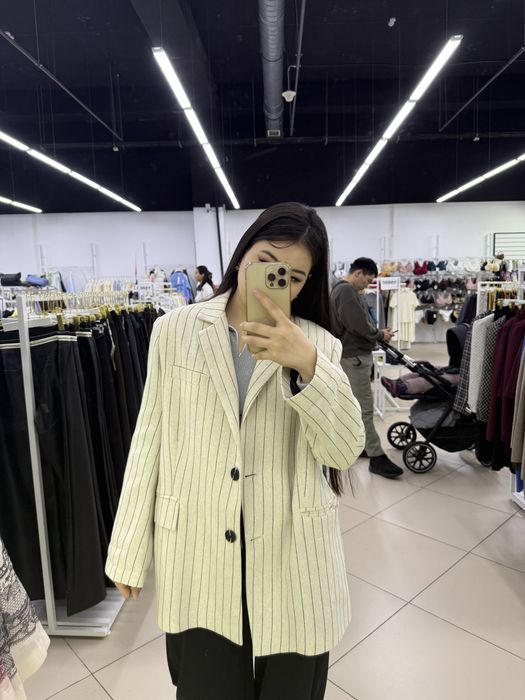 Айфон  16 про макс в идеальном состоянии.