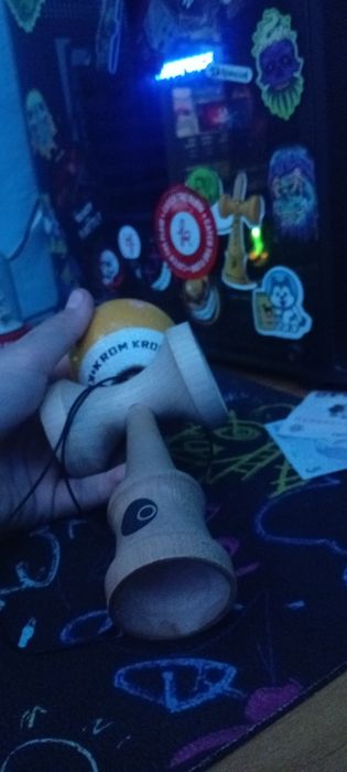 Bila este folosita kenul e nou Kendama cu tama krom pop și ken okendam