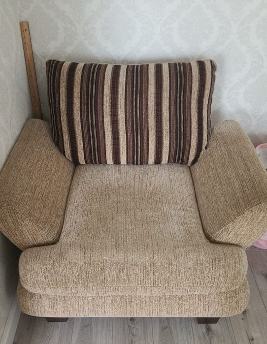 Угловой диван и кресло