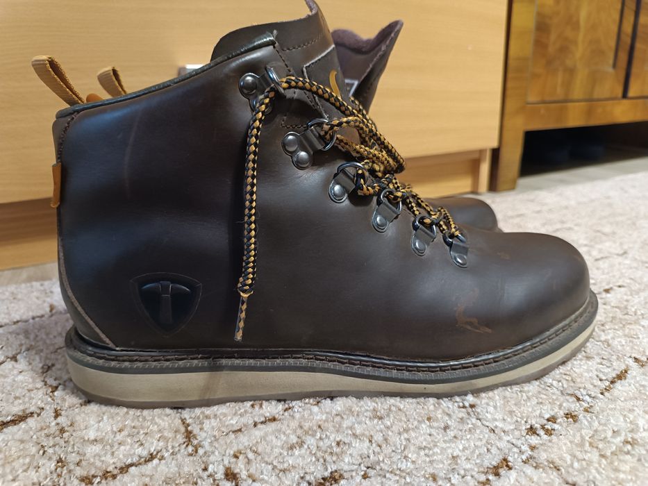 Ghete din piele DVS Yodler