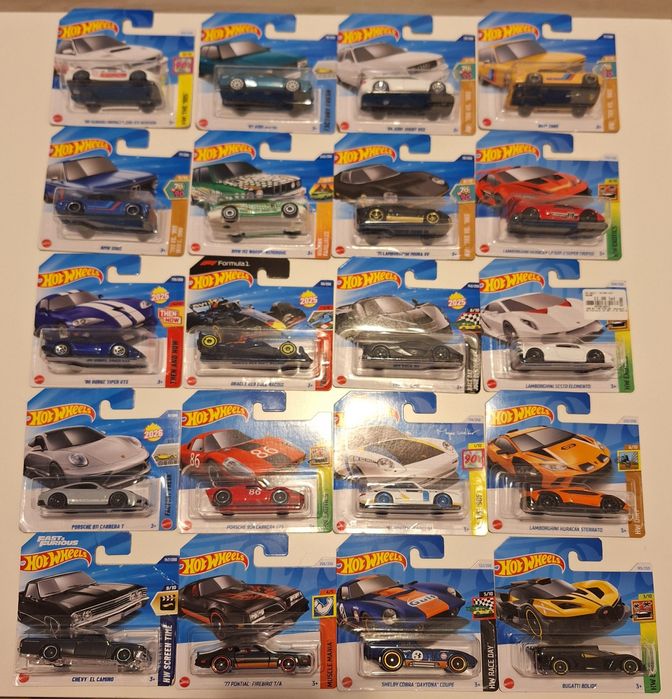 20 machete Hot Wheels