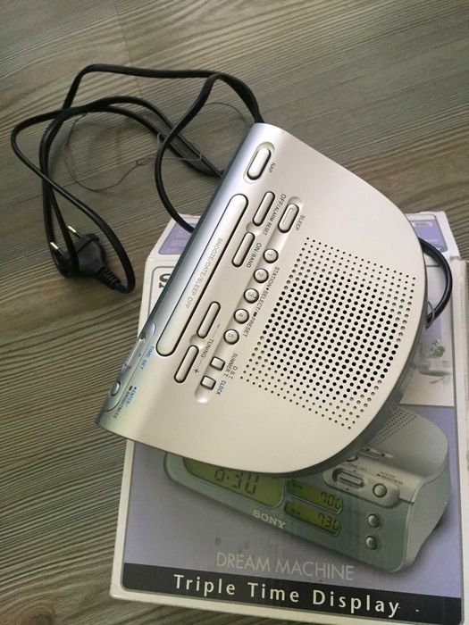 Радиочасовник Sony ICF-C273L, , работещ, с оригинална кутия.