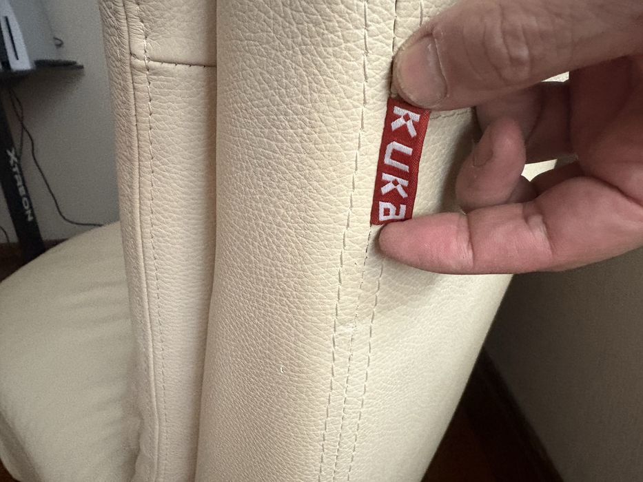 Продам диван кожанный.