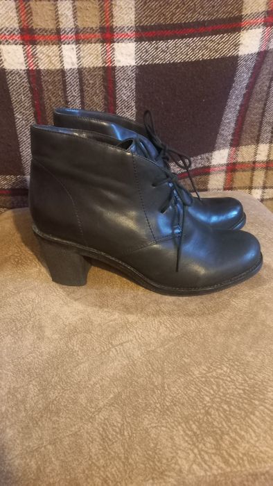 Ботинки кожаные  в отличном состоянии