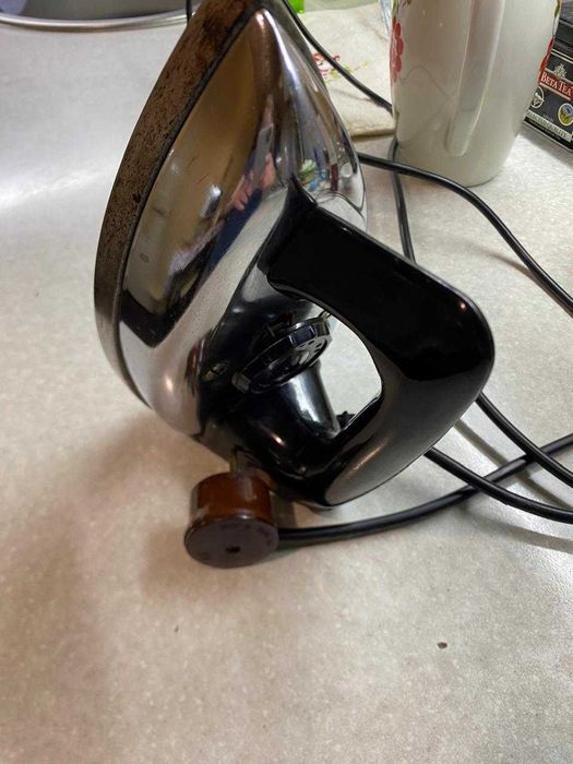 Утюг советский в рабочем состоянии