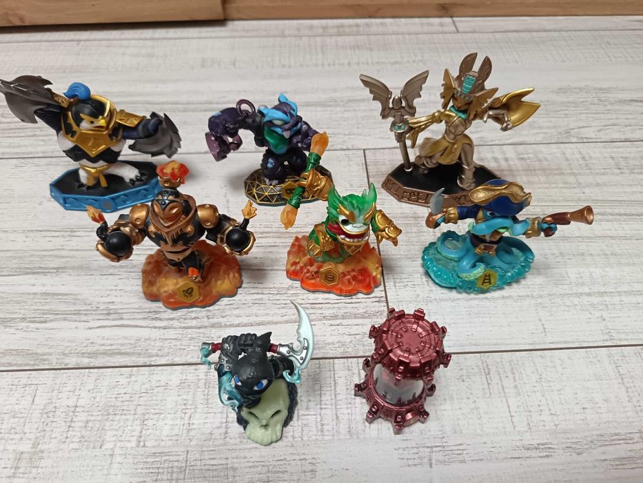 Vând figurine Skylanders