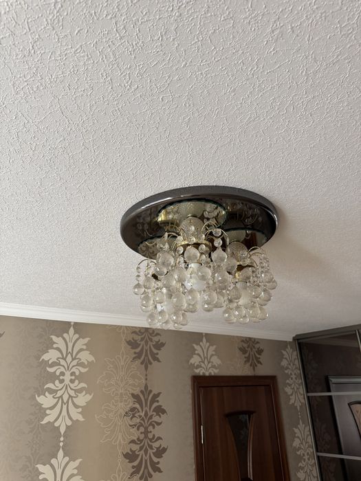 Продам люстру в отличном состоянии