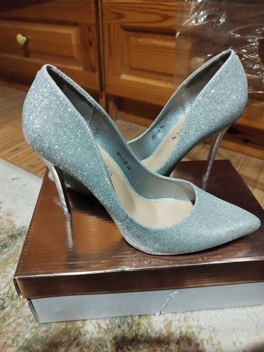 Абитуриентска рокля ,обувки,аксесоари