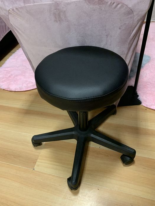 Продаю стулья для мастера