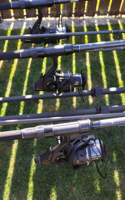 Set Pescuit,3 Lansete 3,90m+3 Mulinete 7000 cu Baitrunner+Rod Pod