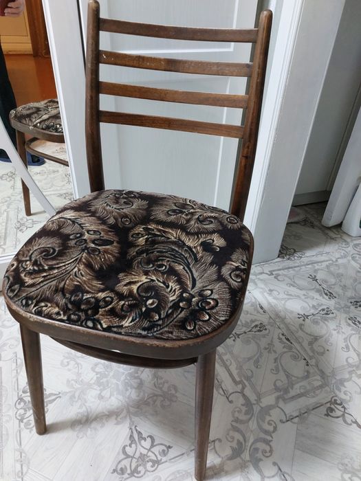 Продам стулья 5000 за шт.