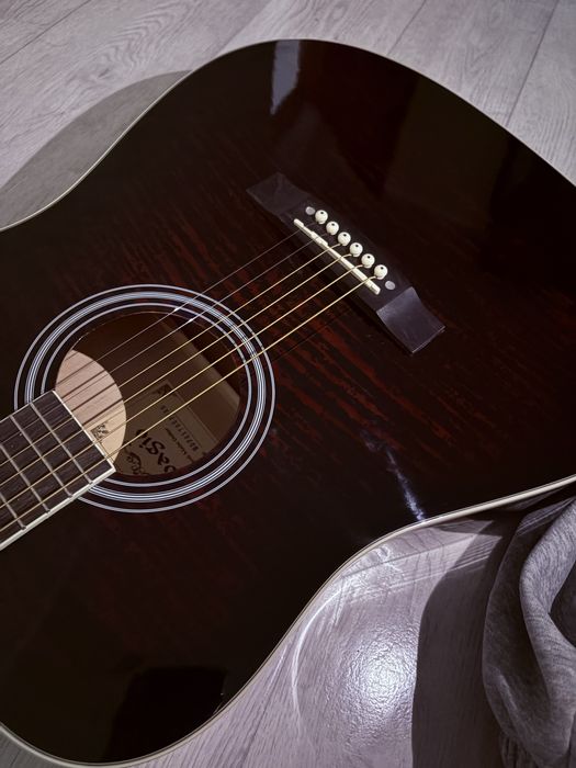 Продается гитара новая