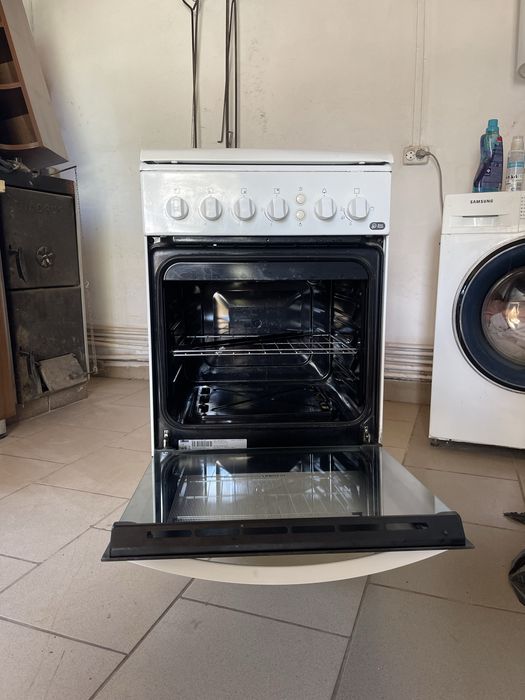 Aragaz Zanussi /pe GAZ cu 4 ochiuri, aprindere, electrică plita/cuptor