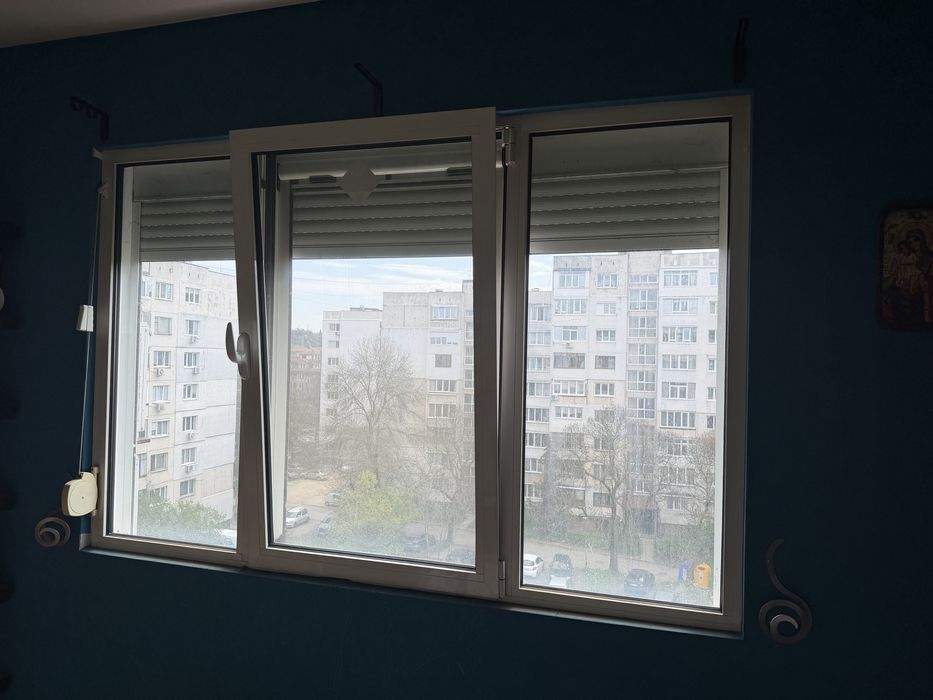 Алуминиева дограма с ролетен комарник и външни алуминиеви ролетни щори 2050/1350мм стандартен размер за панелен блок