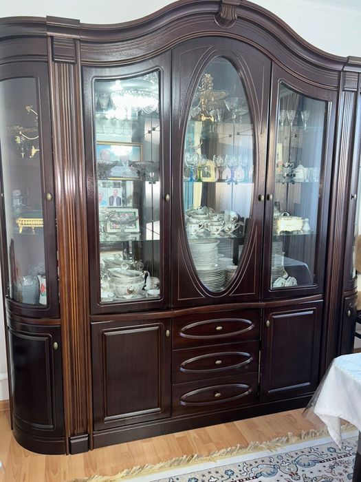 Проам стол и стулья для гостинной