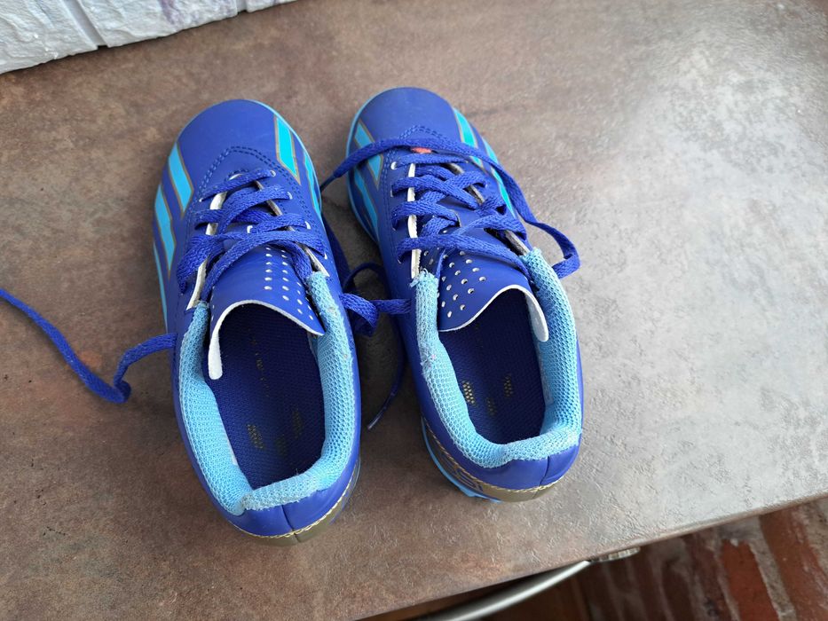 маратонки,кецове,спортни обувки футболни стоножки,Adidas,ном 31,адидас