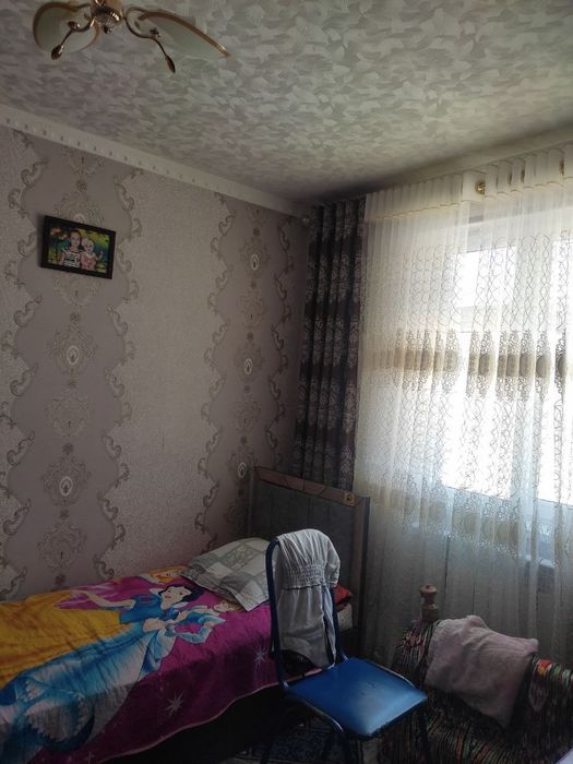 Катеж сотилади 2 сотикли.
