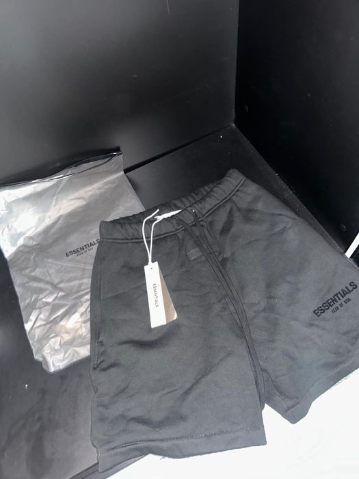 pantaloni essentials