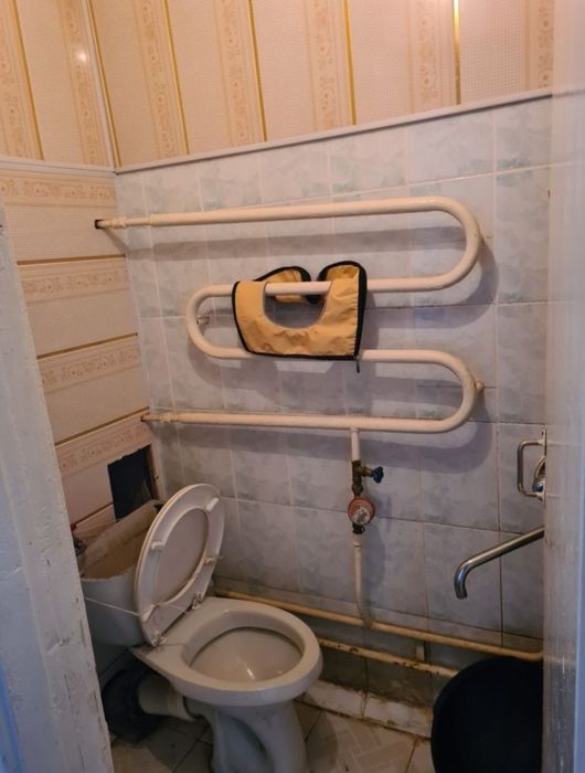 Бўстонлиқ тумани Чорбоғ шахарчасида 1 хонали квартира сотилади.