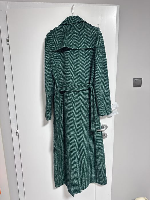 Дълго палто в тъмнозелен цвят