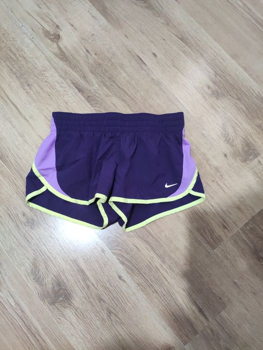 Pantaloni scurți de damă Nike mărimea S