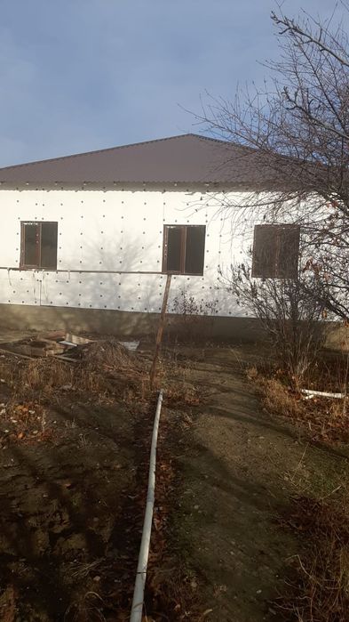 Продаётся дом с времянкой