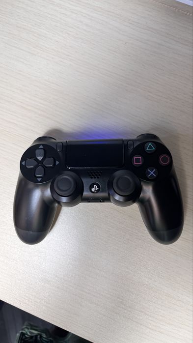 Vand playstation 4     500GB + 2 controlere + 15 jocuri + volan PXN V9 (270* sau 900*),3 pedale + schimbator inclus