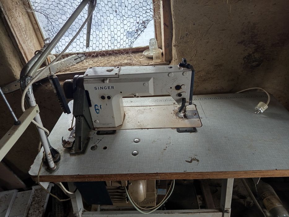 Vând mașina cusut SINGER