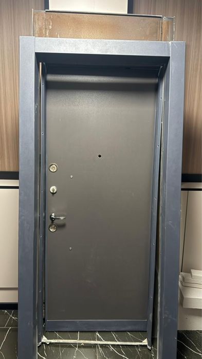 продается дверь 2,2