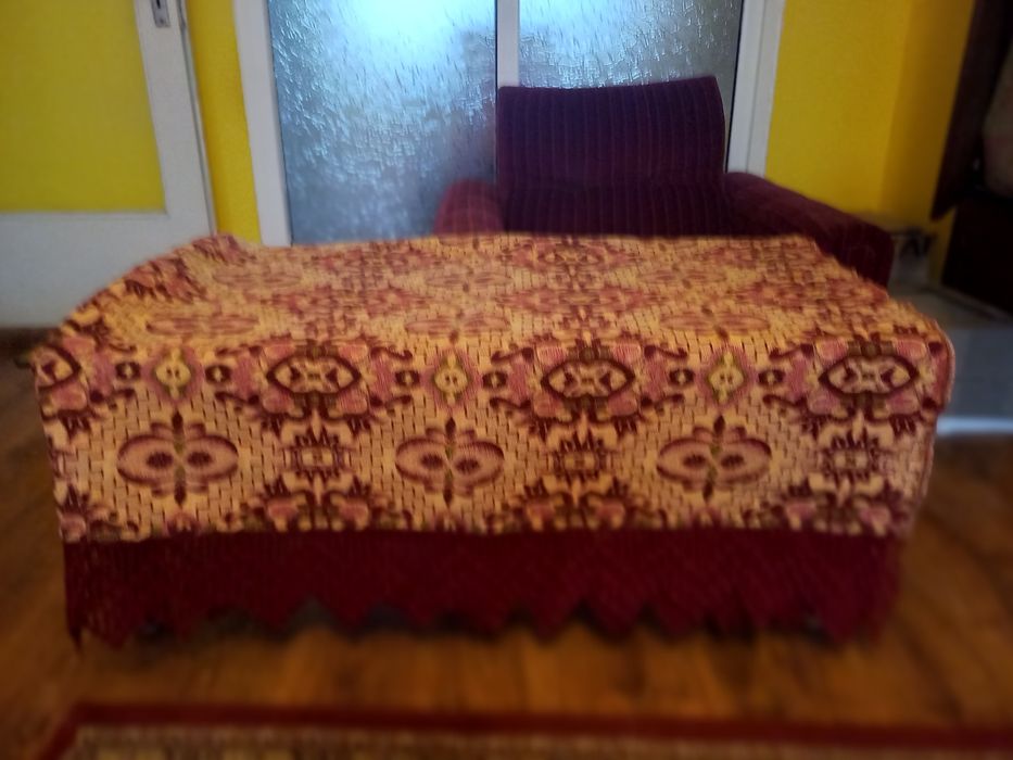 Шарена ръчно тъкани кувертюра.