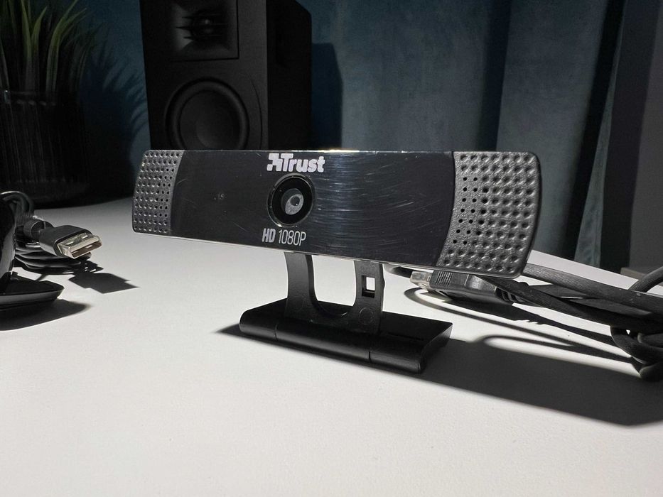Mouse Logitech G502 modificat si webcam-uri Logitech si Trust