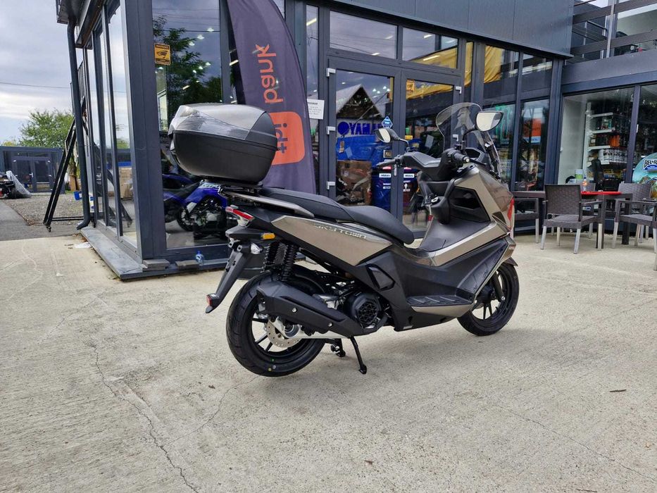 Scuter Kymco SkyTown 125i nou-se conduce cu B-stoc EST BIKE Campina