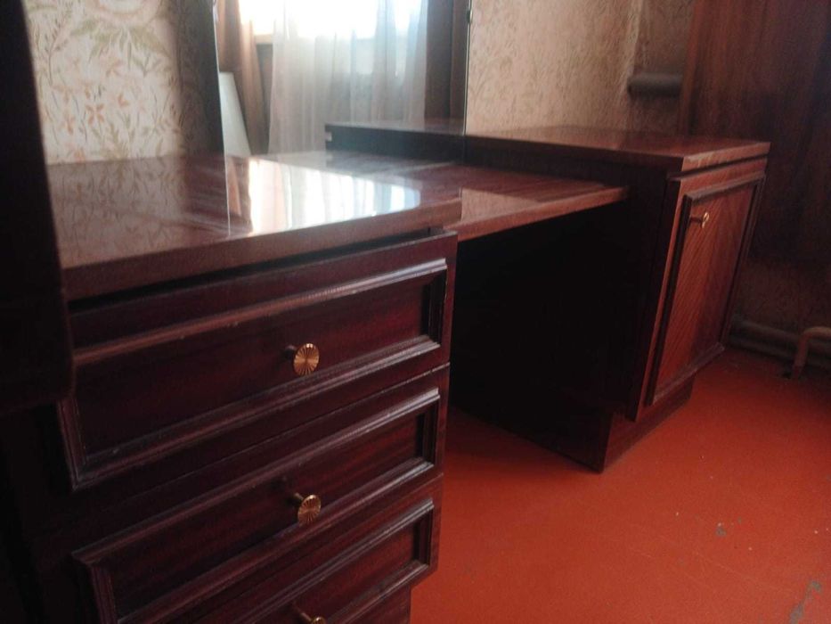 Продам трюмо б/у