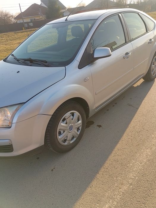 Vând Ford focus 2 1.4 benzina 2008 proprietar fiscal pe loc Citiți Tot