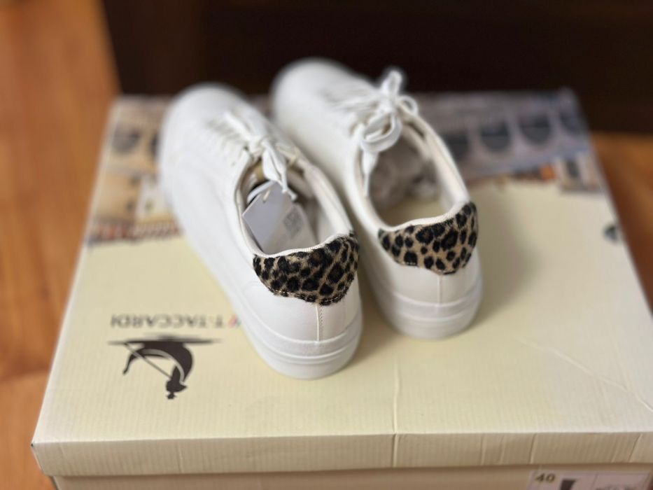 Продам кеды новые