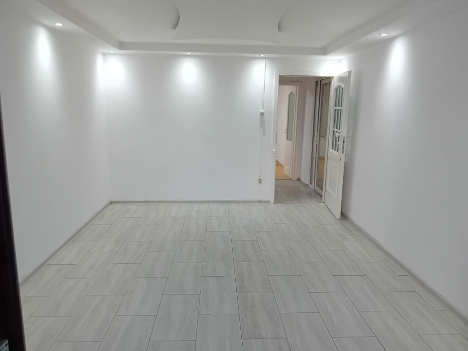 Închiriez spațiu comercial, zona piața centrală